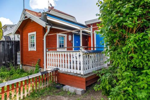 Simple little cottage in a cozy courtyard in Vimmerby