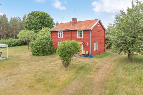 Cozy cottage with proximity to lake with jetty