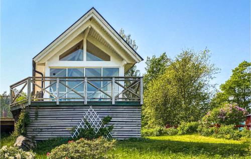 Beautiful Home In Boxholm With Kitchen