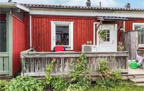 2 Bedroom Gorgeous Home In Hallstavik