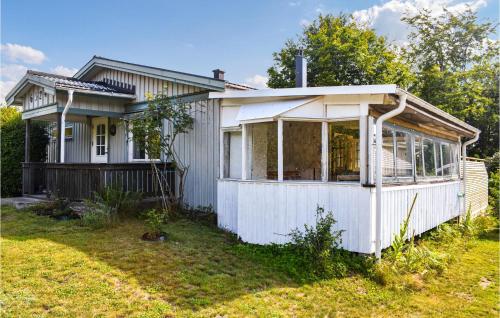 Cozy Home In Slvesborg With Kitchen