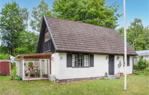 2 Bedroom Cozy Home In Fjlkinge